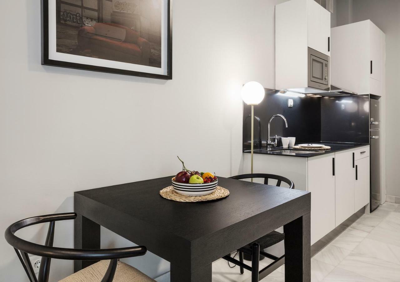 Apartamentos One Shot Conde De Torrejon Siviglia Esterno foto