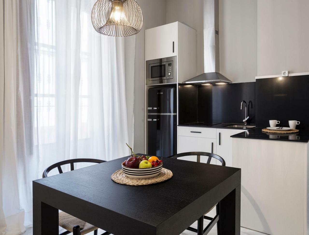Apartamentos One Shot Conde De Torrejon Siviglia Esterno foto