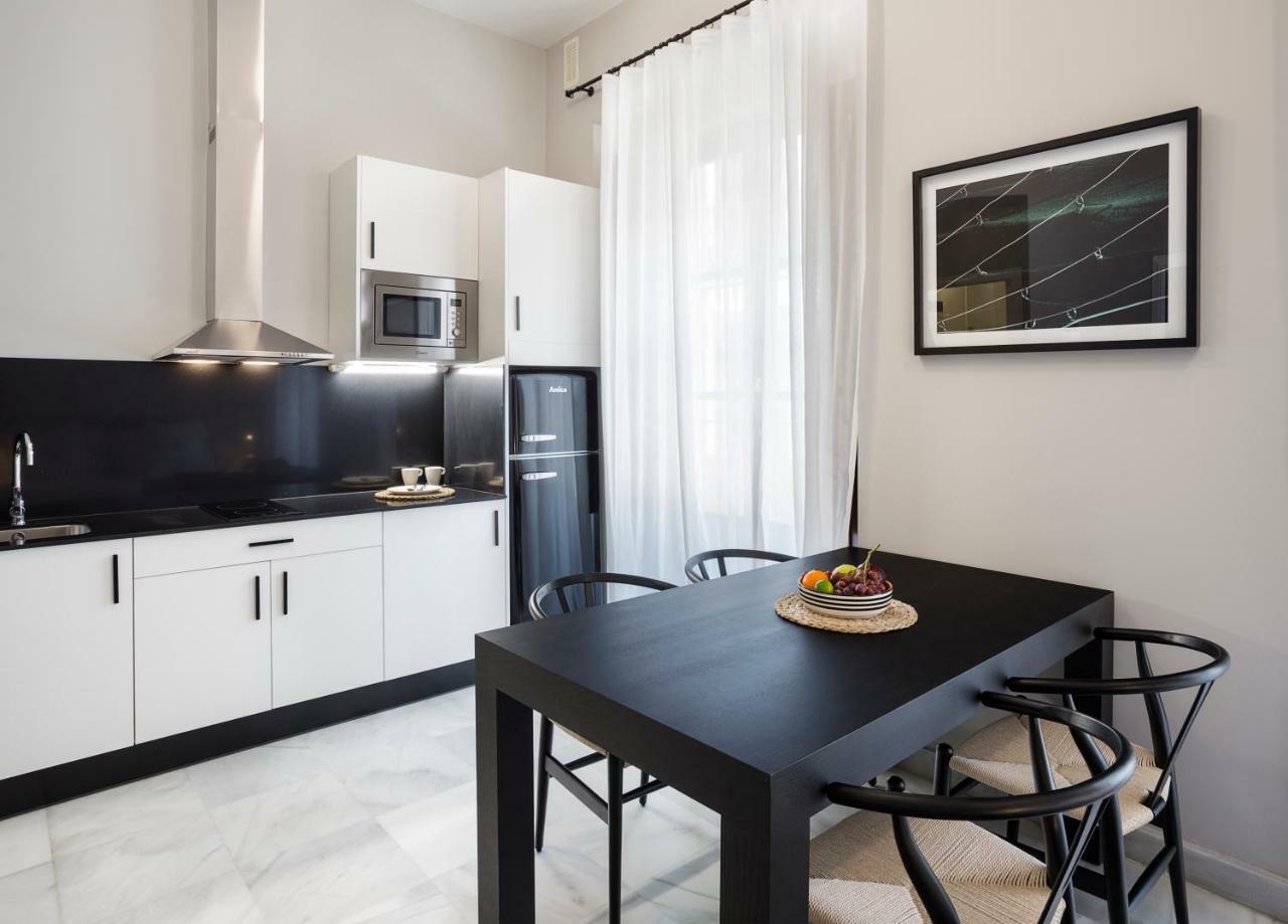 Apartamentos One Shot Conde De Torrejon Siviglia Esterno foto